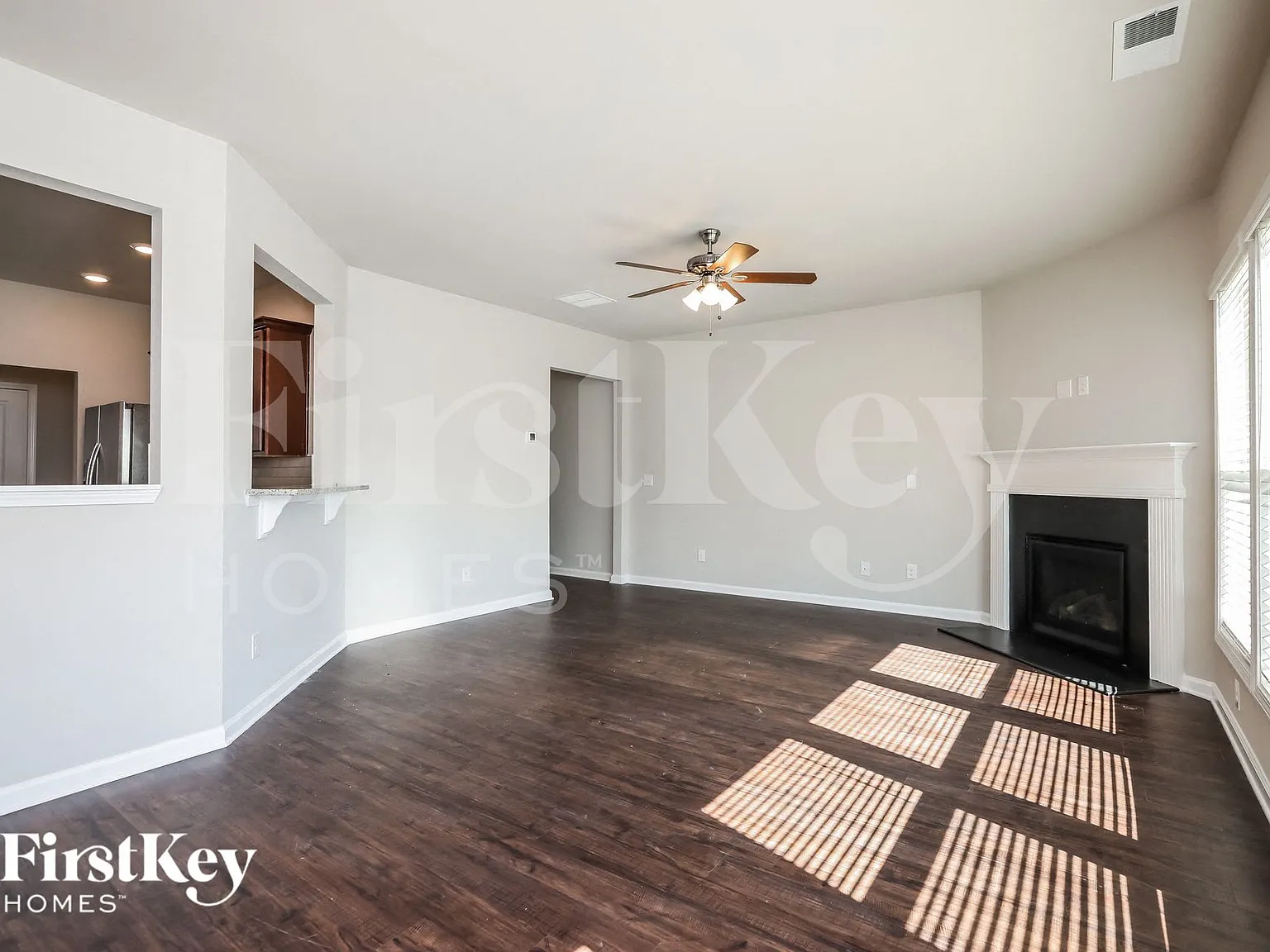 4 bed, 3.5 bath, 1827 sqft, $2,405 — Photo 3