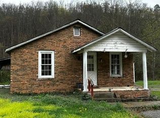 59 Mabel St, Glen Fork, WV 25845