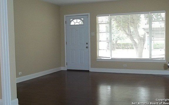 4th image of 435 Adrian Dr