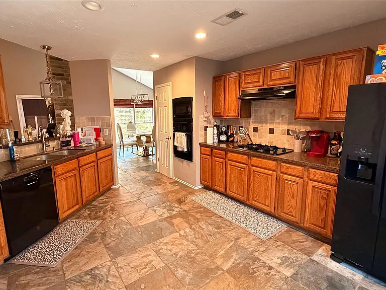 2022 Creek Valley Ln — Photo 13