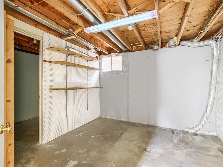 301 Moss St — Photo 19