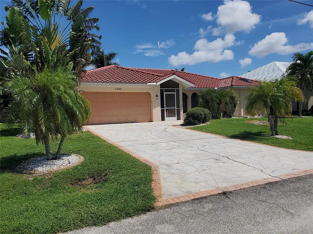 3 bed, 2.0 bath, 1998 sqft, $2,200 — Photo 1