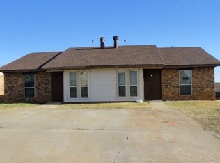 206 Coral Ave #B, Elk City, OK 73644