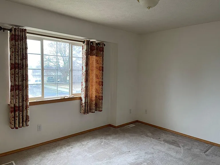 623 E Euclid Ave — Photo 12