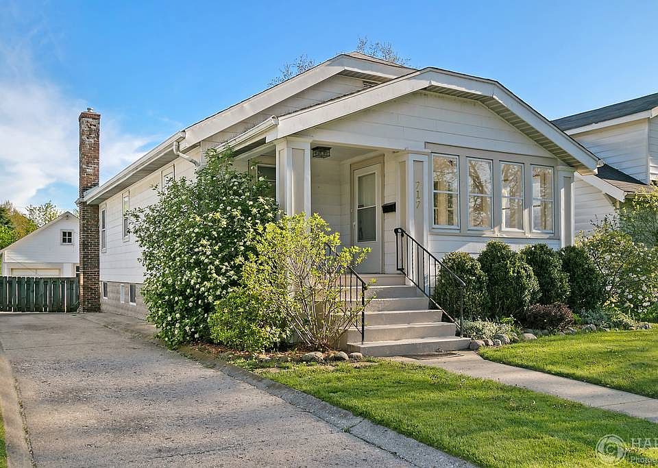 1st image of 717 W Pacific Ave