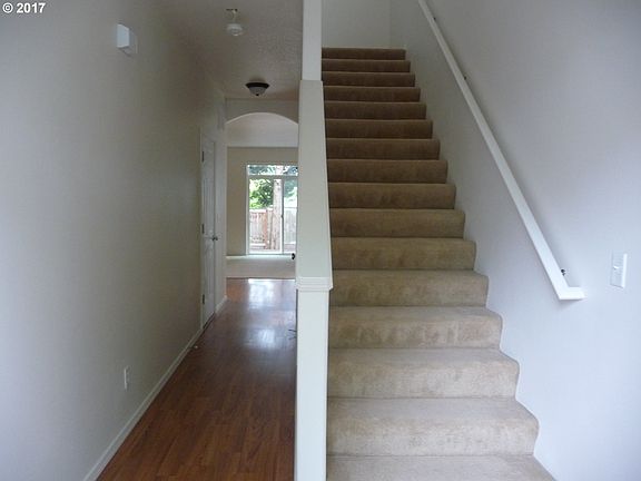 2nd image of 1292 SE Roundelay St
