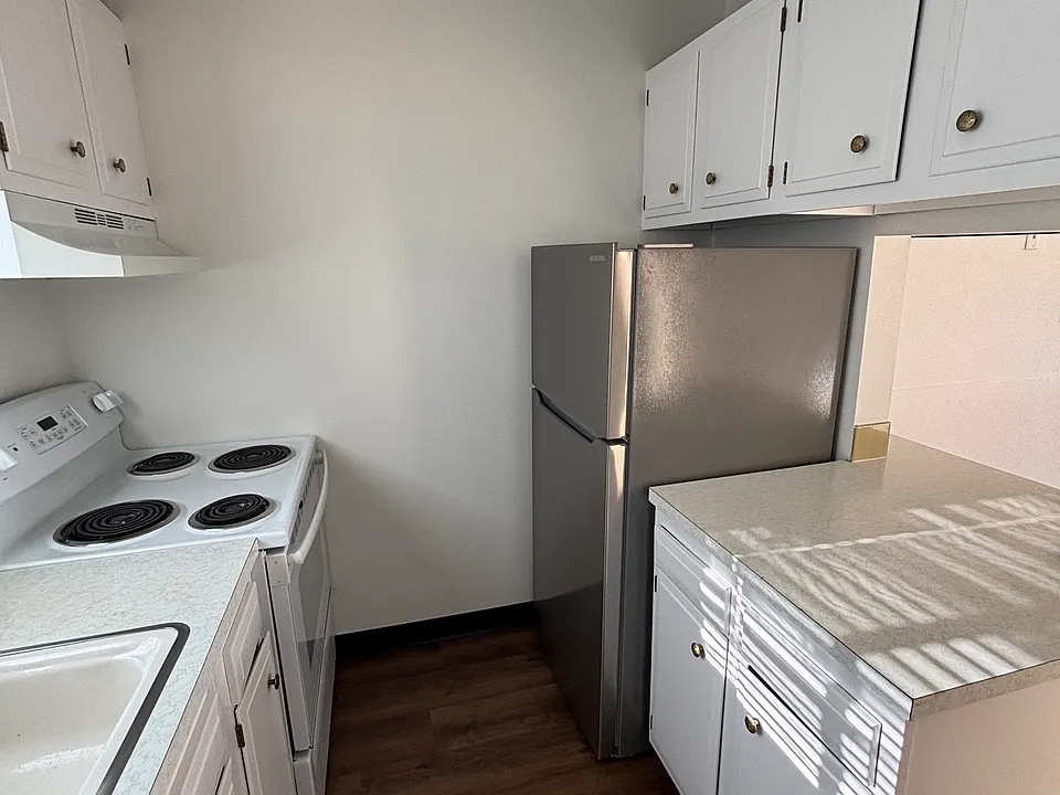 2000 W Plum St