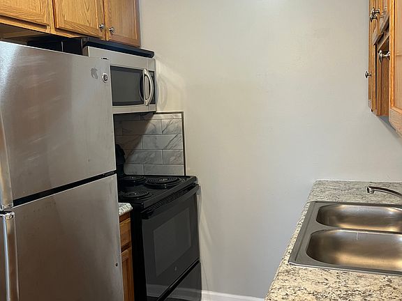 2nd image of 2301 Salvador St #19
