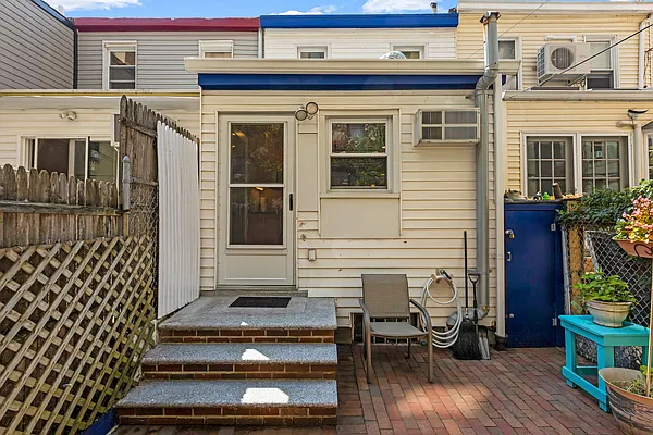 Sold by Compass | media 12