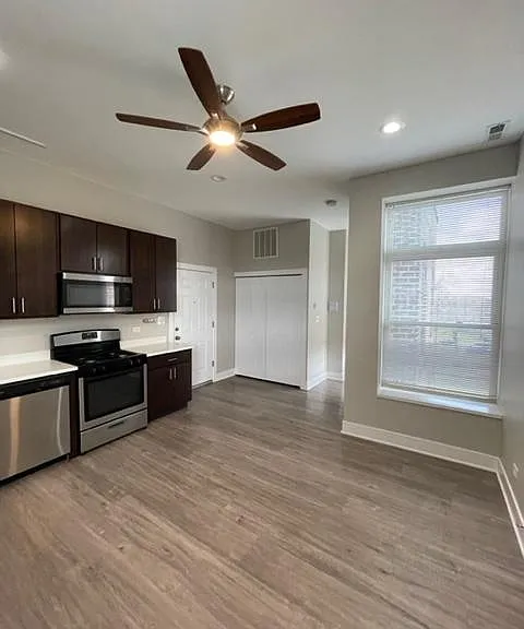 4834 S King Dr #3 — Photo 2