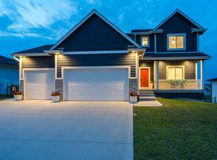 2609 Blooming Heights Dr, Norwalk, IA 50211