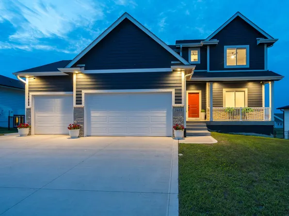 2609 Blooming Heights Dr, Norwalk, IA 50211