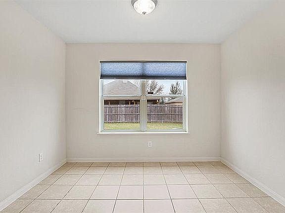 5th image of 629 Lazy Crest Dr