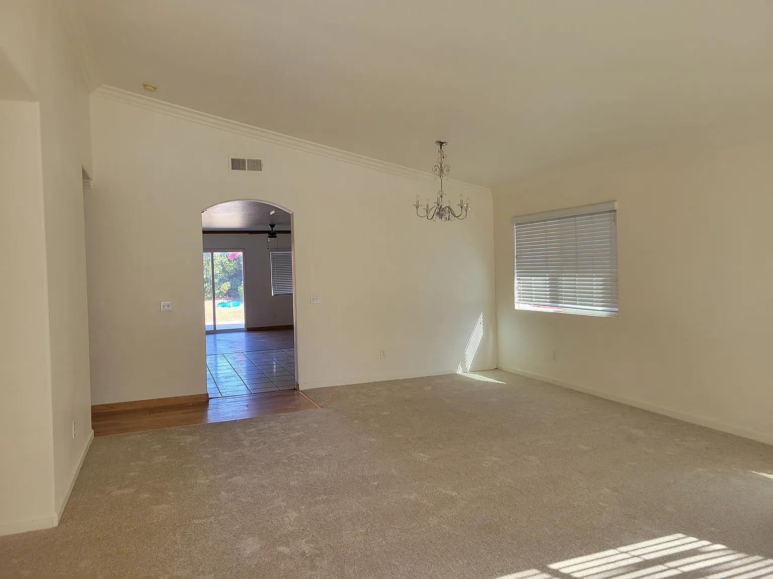 3 bed, 1621 sqft, $3,160 — Photo 2
