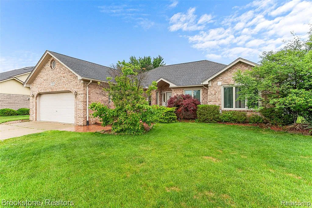 3 bed, 2.5 bath, 4052 sqft, $2,875 — Photo 3