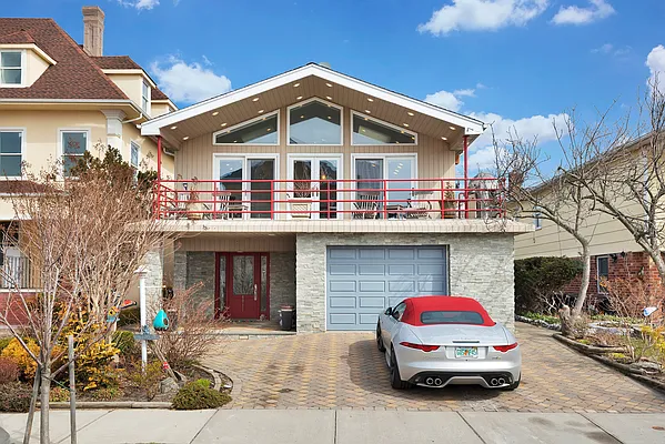 Sold by Compass | media 1