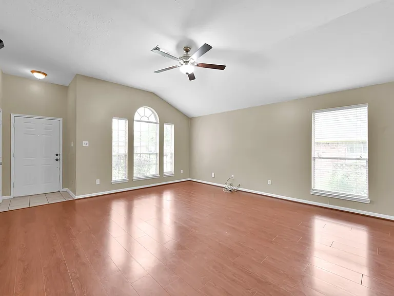 506 Paradise Ln — Photo 5