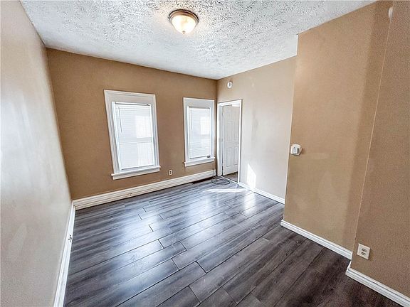 5th image of 22 Sullivan St