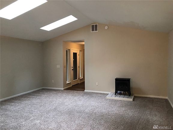 5th image of 32 Grenville Ct