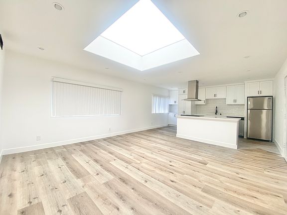 2nd image of 1626 N Fuller Ave #303