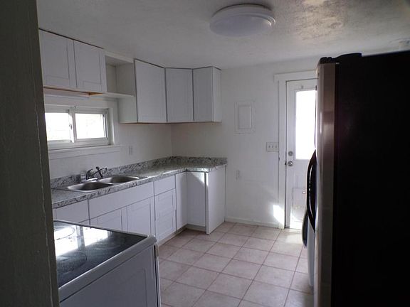 3rd image of 408 Platte St