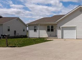 55 Brady St, Harrisburg, IL 62946