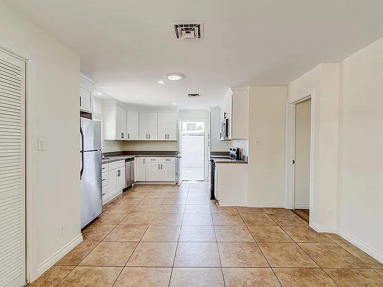 557 Canosa Ave — Photo 15