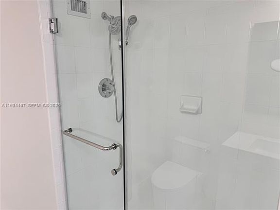 4th image of 5161 Collins Ave APT 916