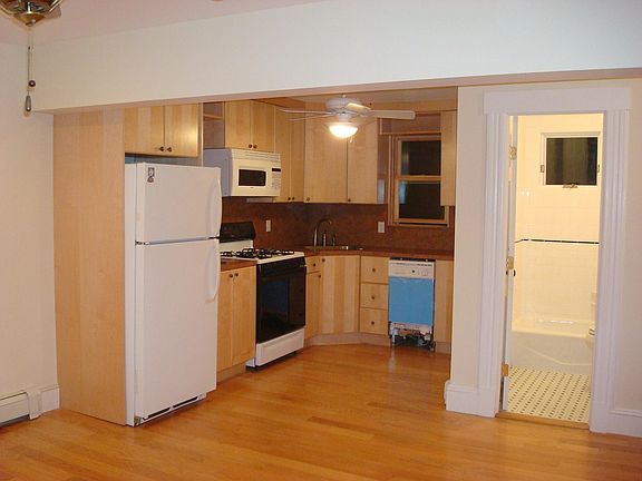2nd image of 195 Rockaway Ave #2B