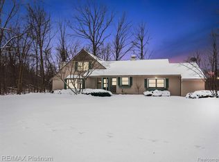 10975 Cedar Island Rd, White Lake, MI 48386