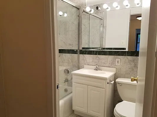 Rented by Manhattan Apartment Organization | media 33