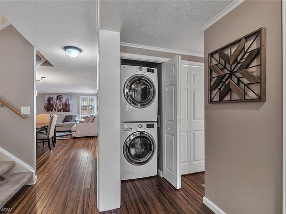 4th image of 6628 N Berkley Sq #G-4