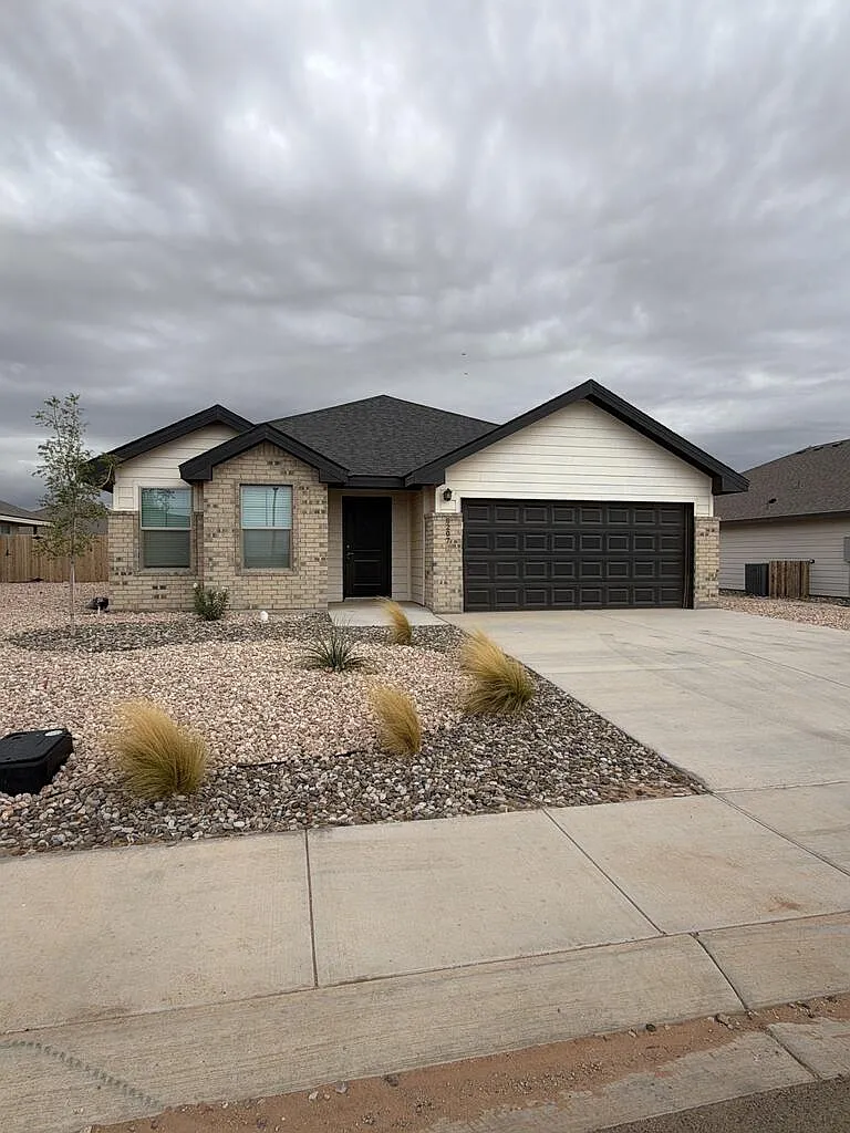 3 bed, 2.0 bath, 1500 sqft, $2,475 — Photo 1