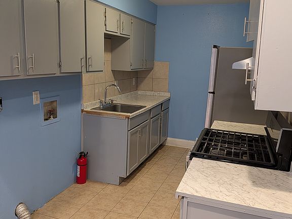 3rd image of 12547 Lorna Ave