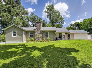 11365 Inverness Ln, Maryland Heights, MO 63043