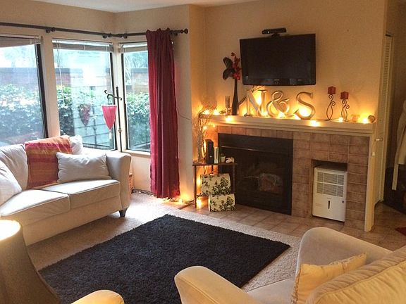 2nd image of 1300 Bellevue Way NE APT 1