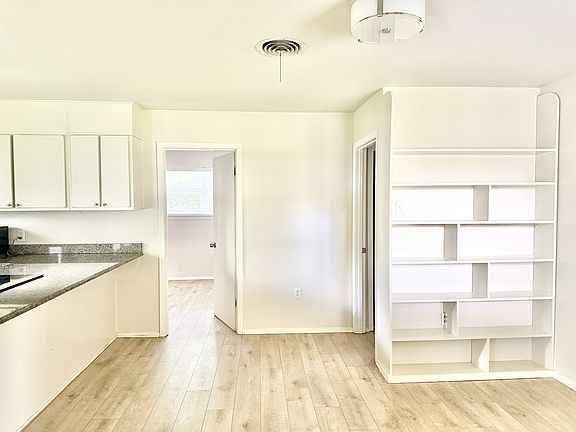 5th image of 6967 Menlo Dr