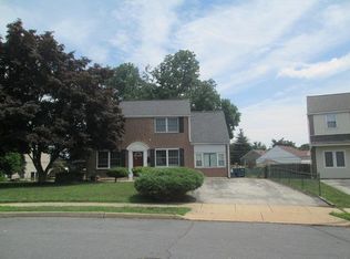 2405 N Greenhill Rd, Broomall, PA 19008