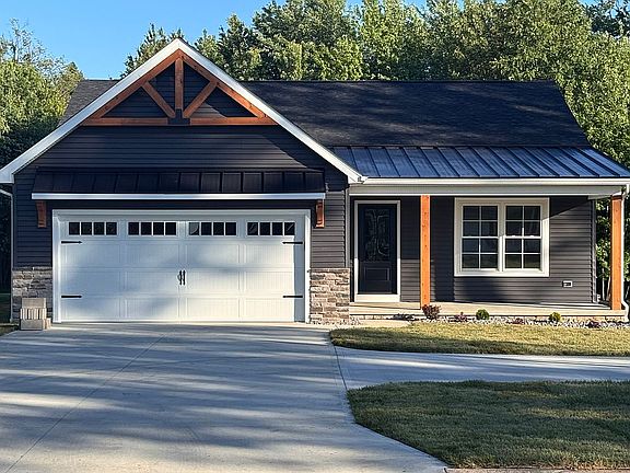 2nd image of 975 Lake Rd