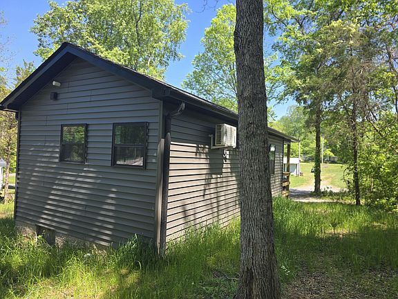 3rd image of 225 Redfin Rd