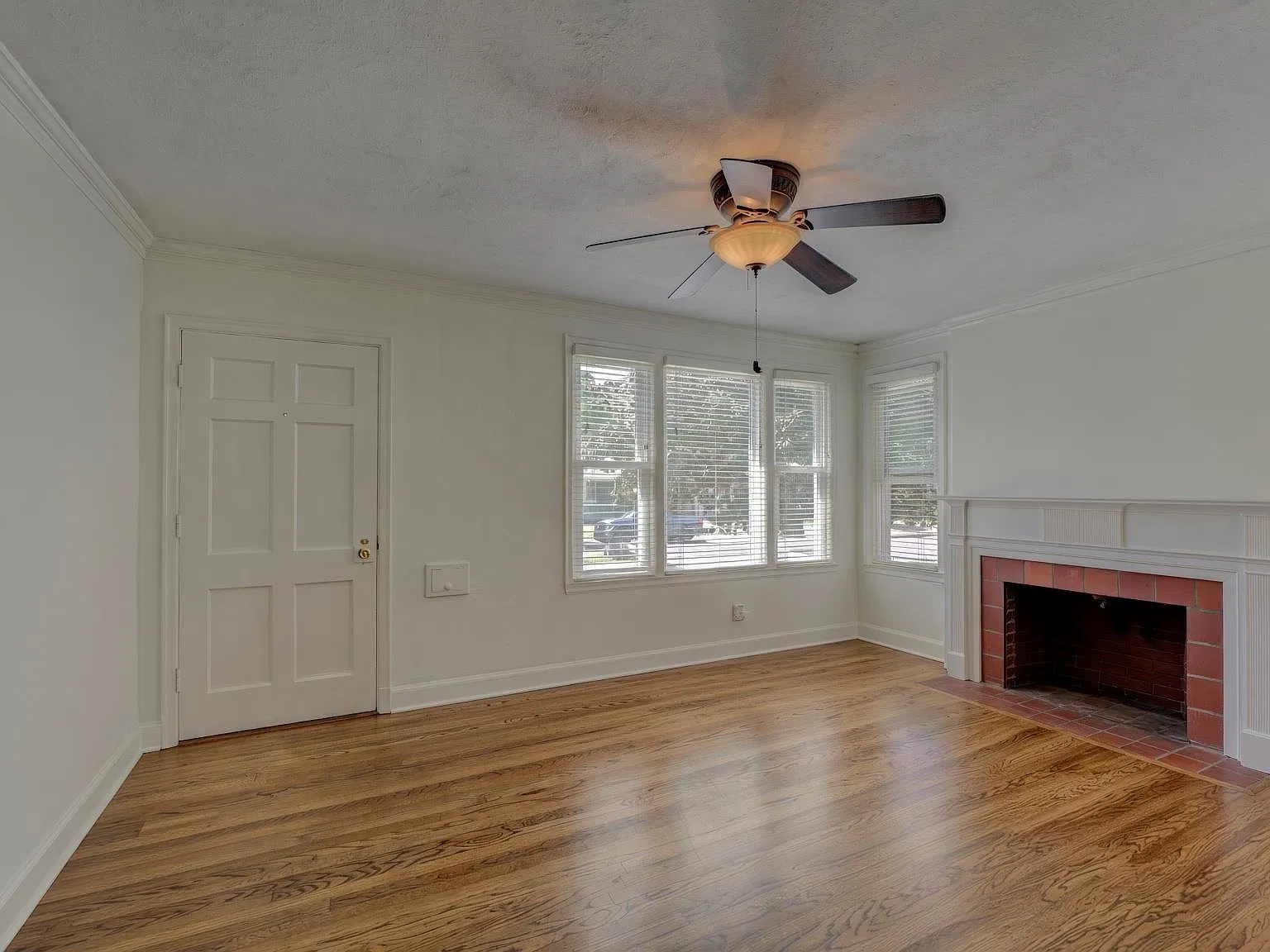 4 bed, 3.0 bath, 2216 sqft, $2,800 — Photo 4