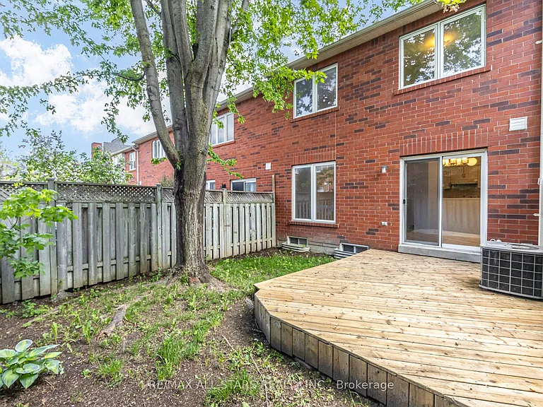 51 Playfair Rd — Photo 43