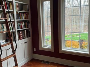 350 Squaw Ln, Guilford, CT 06437
