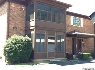 23010 Hawthorne St UNIT C101, Farmington, MI 48336