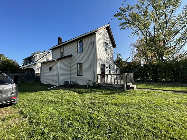 1435 Pearl Pl SW — Photo 2