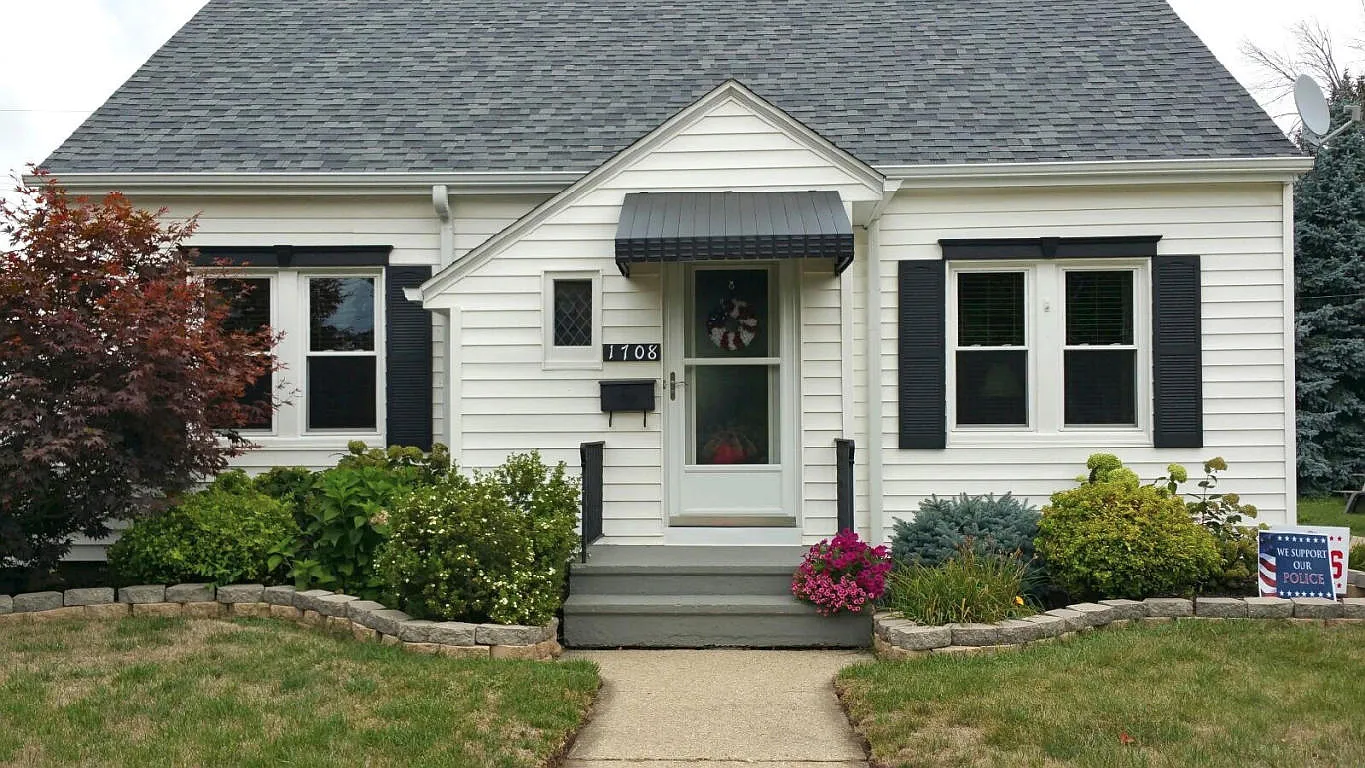 1708 75th St photo 1