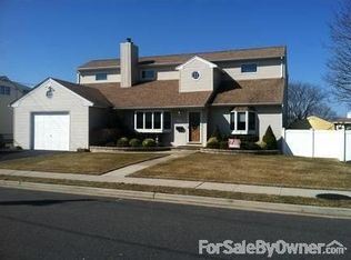 132 Beach Rd, Massapequa, NY 11758