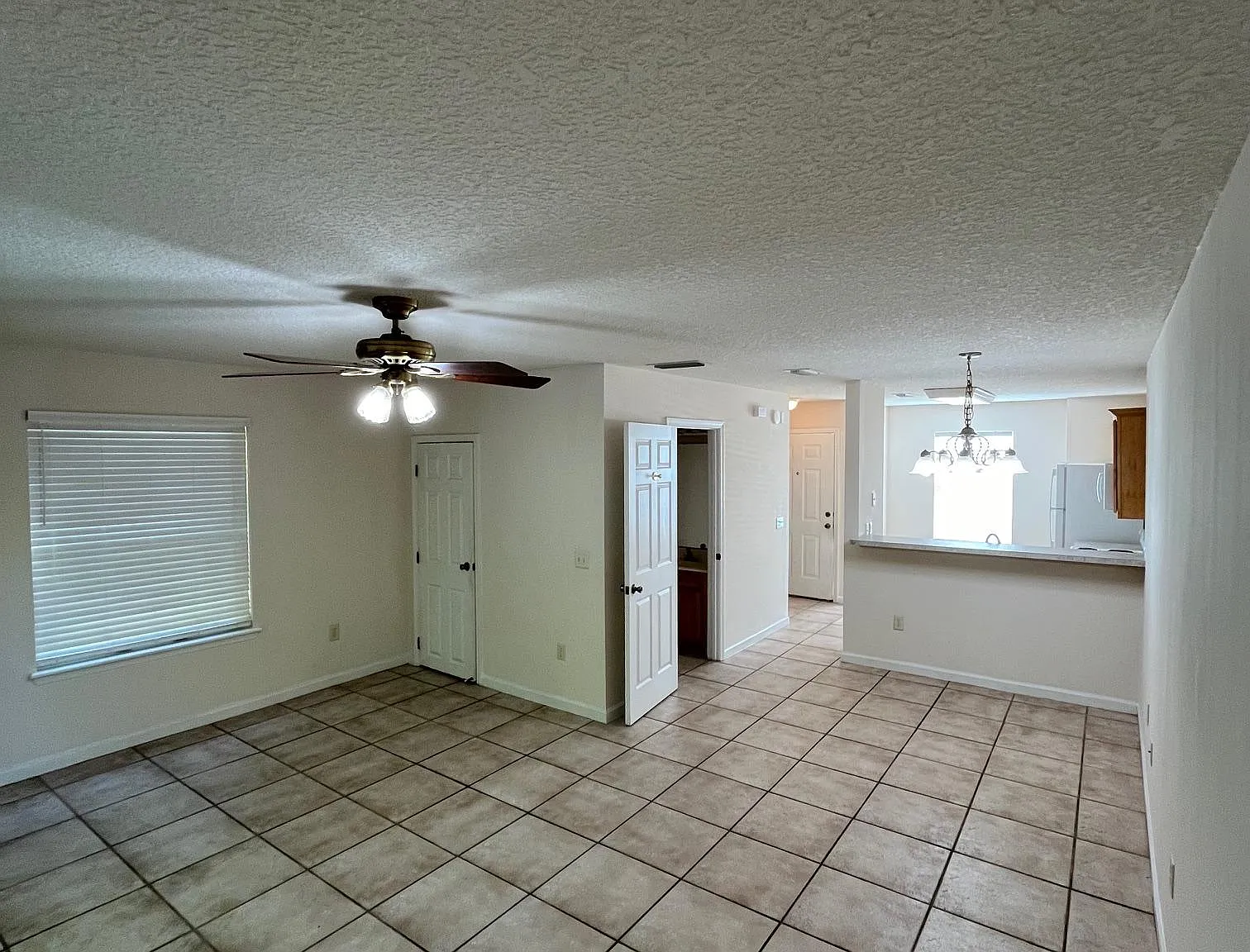 2 bed, 2.5 bath, 1150 sqft, $1,200 — Photo 3