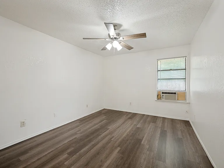 5431 Wild West Dr — Photo 9