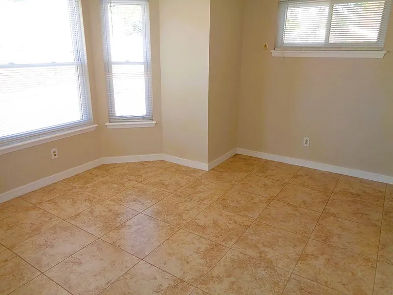 621 Westview Ave — Photo 8